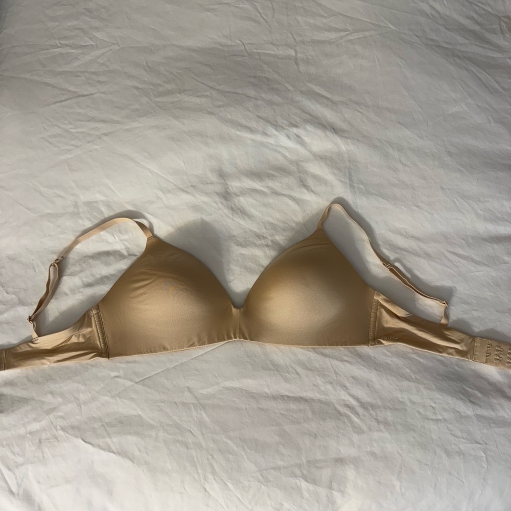 Skims Wireless Form T-Shirt Demi Bra never worn
